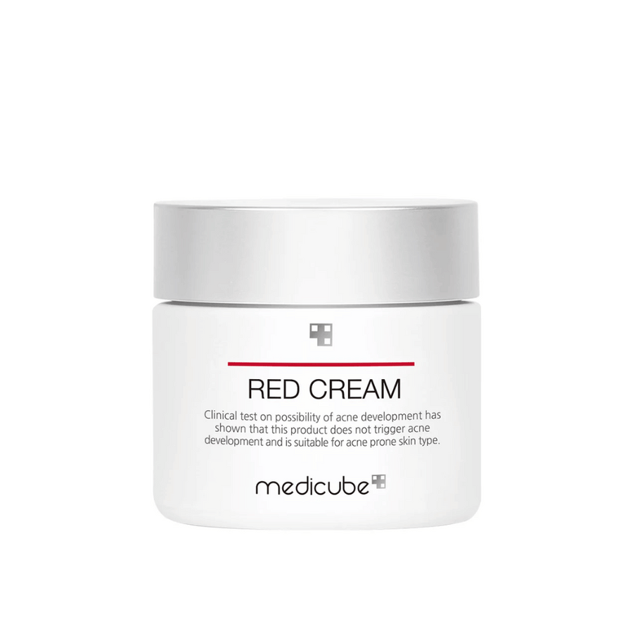 medicube Red Cream 50ml i vit burk med silvrigt lock – framtagen för aknebenägen hud och testad för att inte orsaka nya utbrott.
