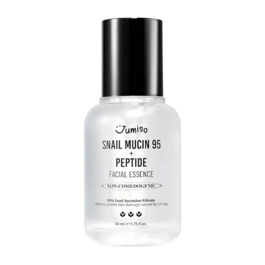 Jumiso Snail Mucin 95 + Peptide Facial Essence i en genomskinlig flaska med svart lock. Lugnande, återfuktande och icke-komedogen essens med 95 % snigelsekret.