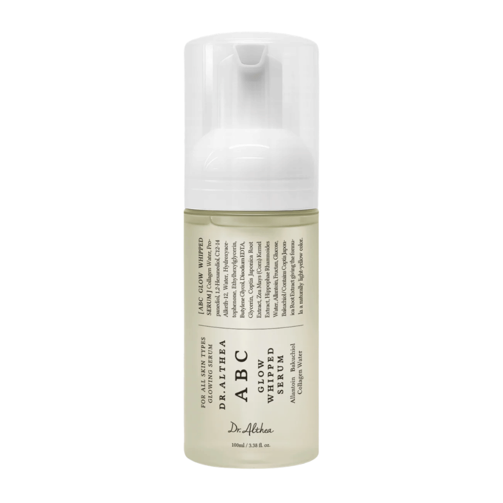 Bild – freigestelltes Produkt (Google Bilder wichtig)
Dr. Althea ABC Glow Whipped Serum in einer Pumpflasche mit leichter Mousse-Textur, die Feuchtigkeit spendet, den Hautton ausgleicht und Glow verleiht.