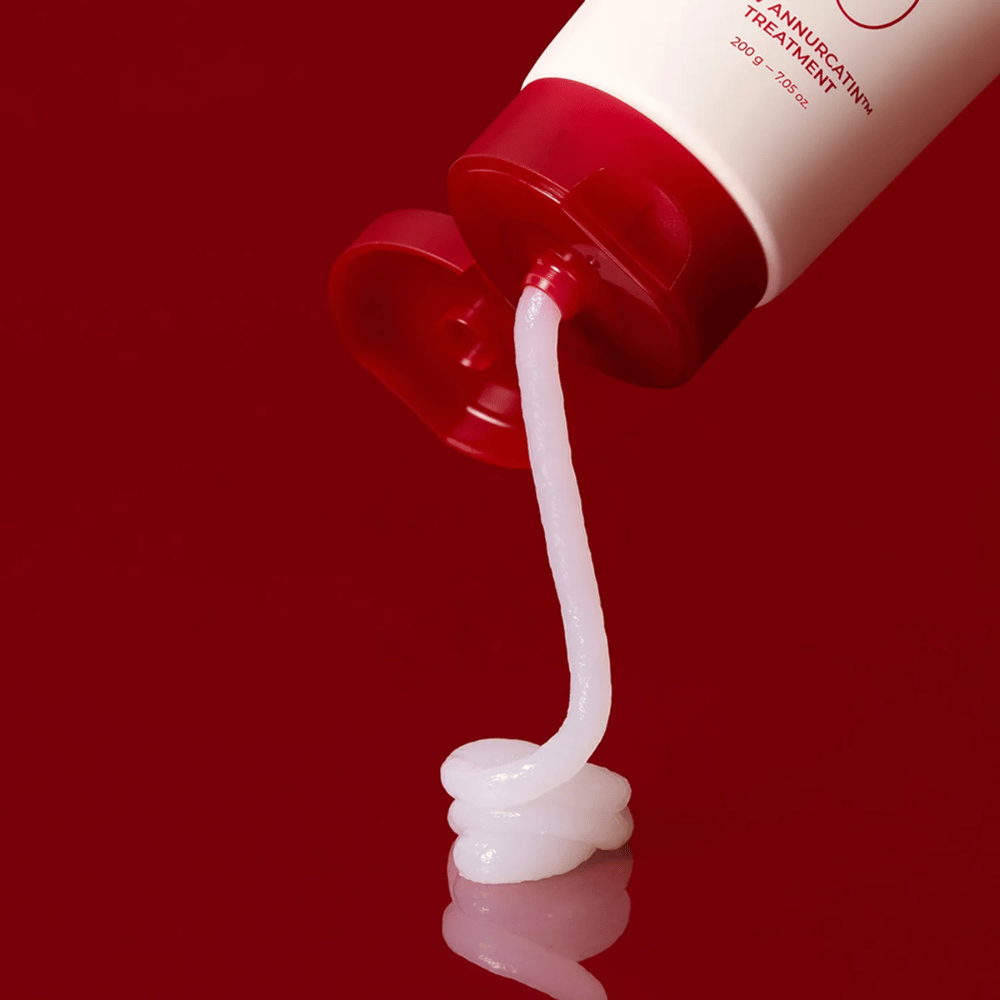 Cremige Konsistenz von MOEV Annurcatin Treatment – reichhaltige Formel, die jedes Haar mit Feuchtigkeit und Nährstoffen umhüllt, für seidiges und starkes Haar.