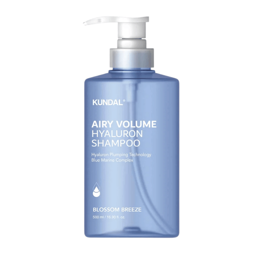 KUNDAL Airy Volume Hyaluron Shampoo Blossom Breeze i blå pumpflaska, volymgivande schampo med hyaluron och Blue Marine Complex.