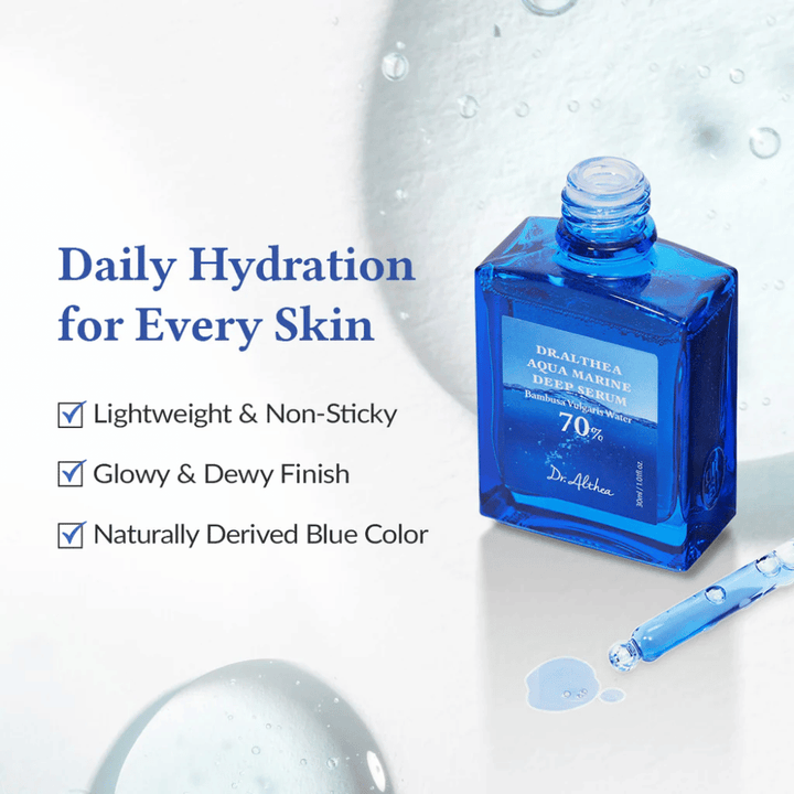 Dr. Althea Aqua Marine Deep Serum in blauer Glasflasche mit Pipette, leichte und nicht klebrige Formel, die tägliche Feuchtigkeit spendet, strahlendes und taufrisches Finish sowie natürliche blaue Farbe für alle Hauttypen.