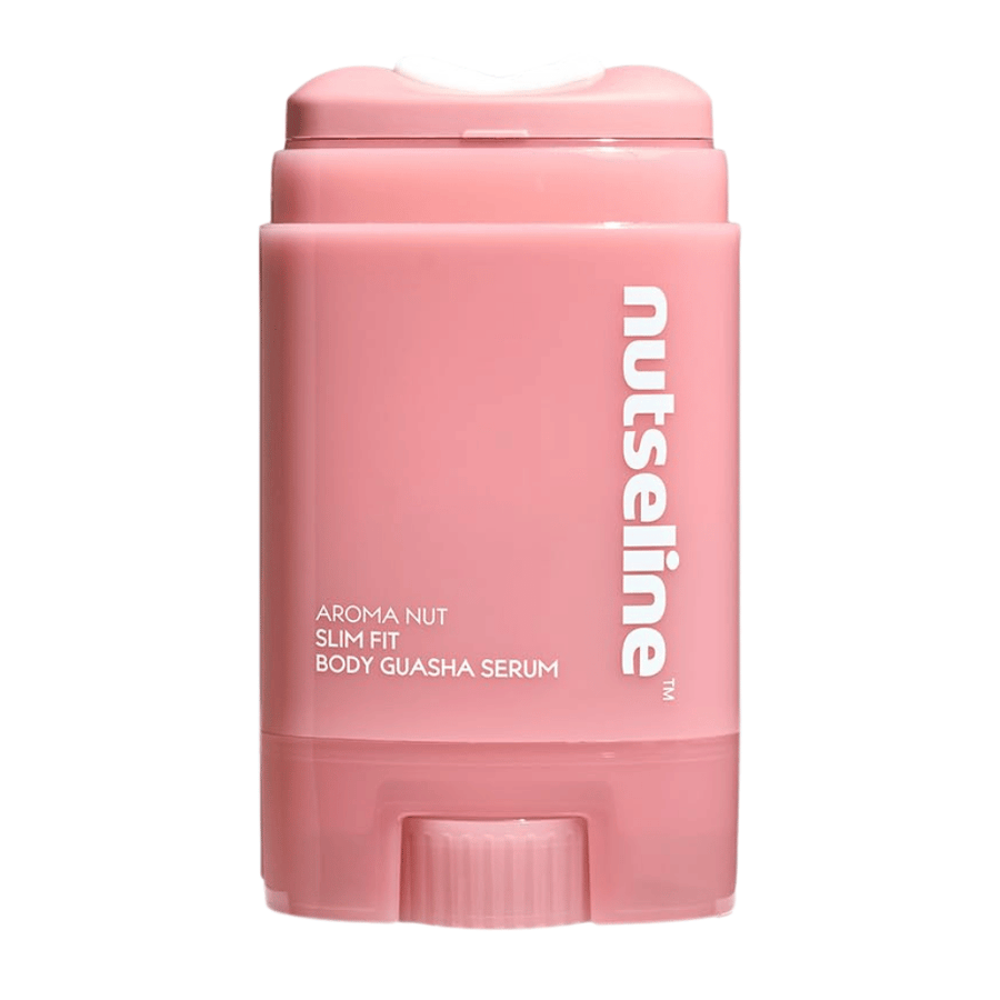 Freigestelltes, sauberes Produktbild von Nuseline Aroma Nut Slim Fit Body Guasha Serum auf hellem Hintergrund mit Fokus auf das Design der Verpackung.