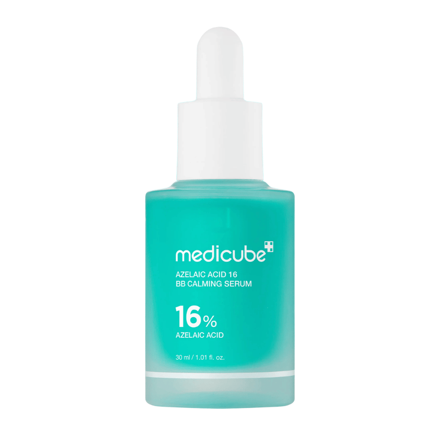Freigestelltes Produktbild von Medicube Azelaic Acid 16 BB Calming Serum mit 16 % Azelainsäure in einer türkisfarbenen Flasche mit Pipette für beruhigende und ausgleichende Hautpflege.
