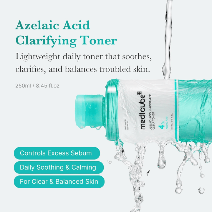 Medicube Azelaic Acid Niacinamide Clear Toner 4 % mit fließendem Wasser, die eine beruhigende gesichtswasser zeigt, um die Talgproduktion auszugleichen, Unreinheiten zu reduzieren und ein klareres Hautbild zu verleihen.