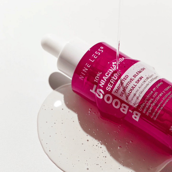 B-Boost 10% Niacinamide Serum, droppande från pipetten.