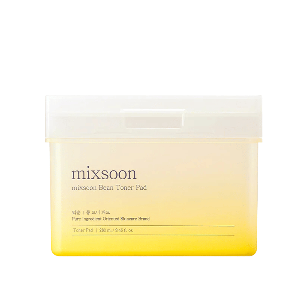 "Ein quadratischer, durchsichtiger Behälter mit Mixsoon Bean Toner Pad. Der Behälter hat einen gelblichen Ton und Text, der das Produkt beschreibt, einschließlich des Volumens von 280 ml (9,46 fl. oz).