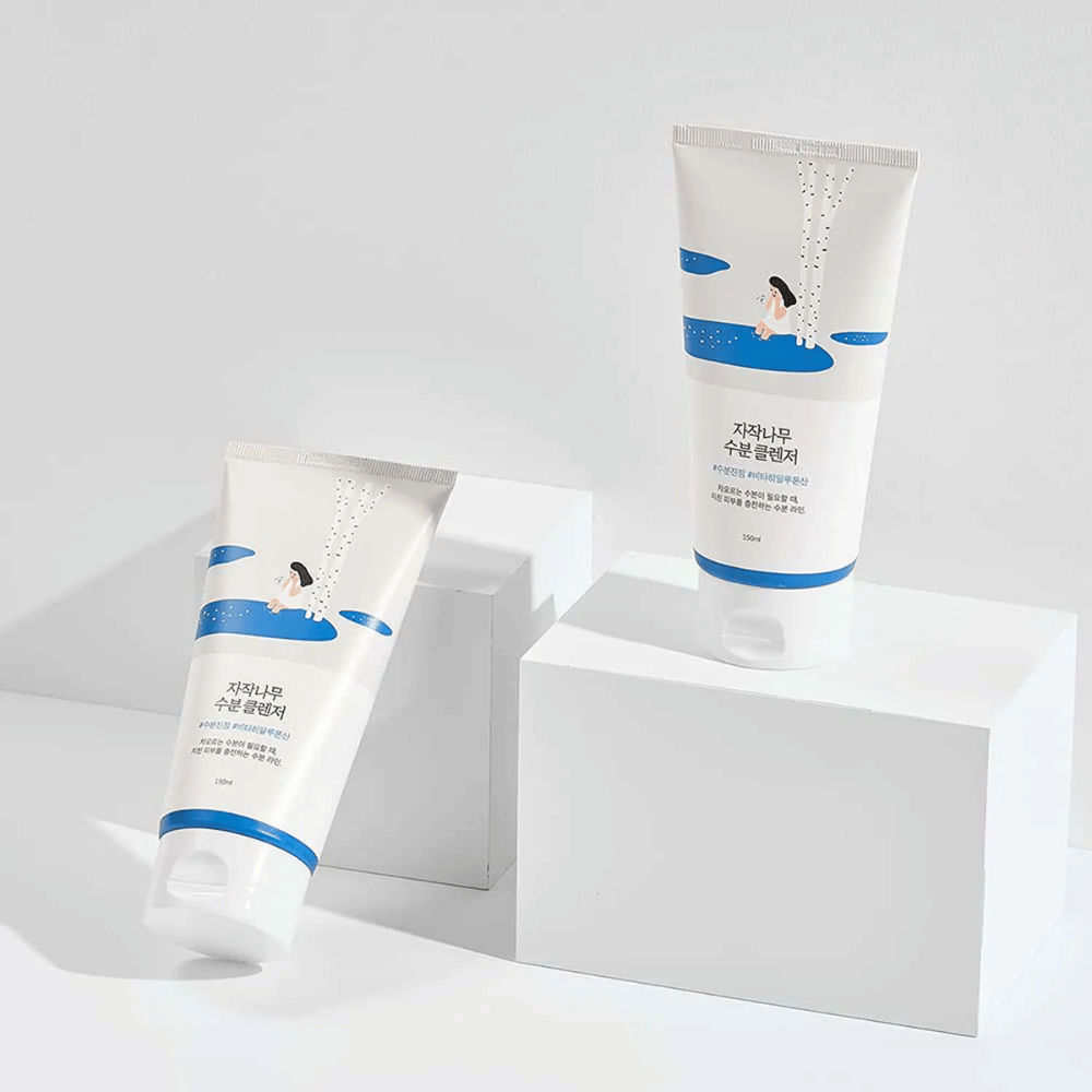 ROUND LAB Birch Juice Moisturizing Cleanser in zwei Tuben auf weißem Hintergrund, milde und feuchtigkeitsspendende Gesichtsreinigung mit Birkensaft, die sanft reinigt und für alle Hauttypen geeignet ist, auch für empfindliche Haut.