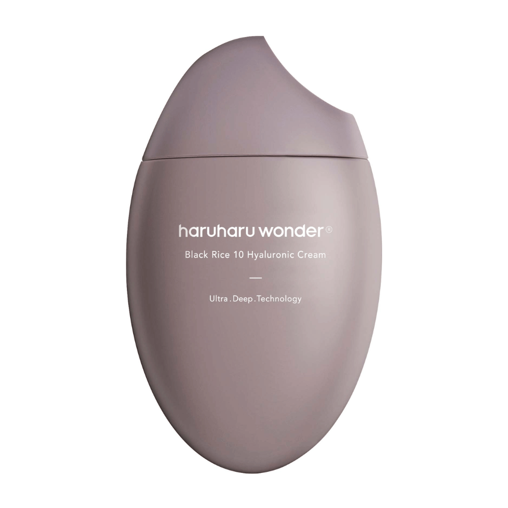 Eine glatte und stilvolle Verpackung von "Haruharu Wonder Black Rice 10 Hyaluronic Cream", markiert mit weißem Text. Die Verpackung verwendet "Ultra Deep Technology", was auf eine fortschrittliche Formel für tiefe Hautfeuchtigkeit hindeutet.