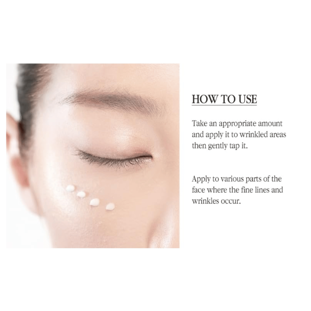 Pyunkang Yul Black Tea Time Reverse Eye Cream wird sanft rund um die Augen aufgetragen, um feine Linien zu pflegen und der Haut ein glatteres Aussehen zu verleihen.
