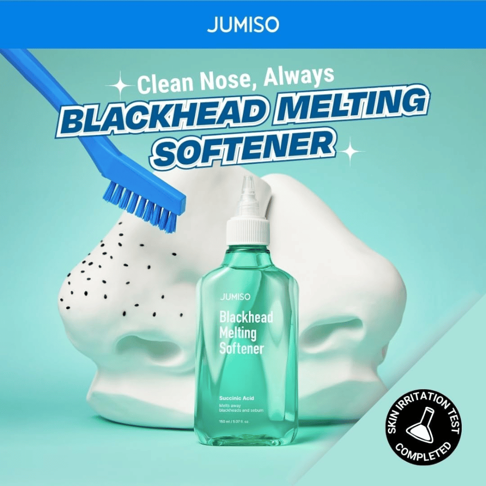 JUMISO Blackhead Melting Softener mit Bürste gegen weißes Modell einer Nase. Text: „Clean Nose, Always“. Klinisch auf Hautirritationen getestet.
