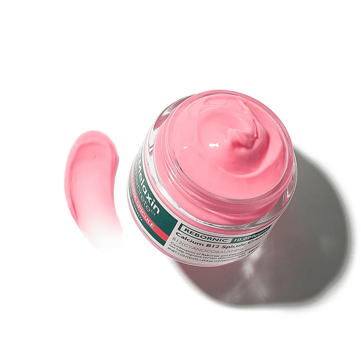 Dr. Melaxin Cemenrete Cyano Pink Spicule Cream mit rosa Cremetextur, die Feuchtigkeit spendet, die Hautbarriere stärkt und den Glanz der Haut verbessert.