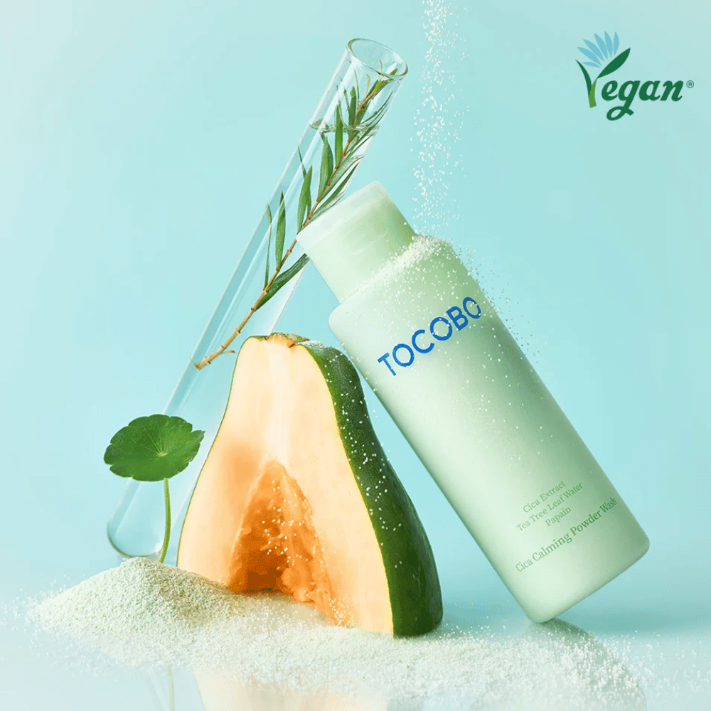 TOCOBO Cica Calming Powder Wash mit Melone und Pflanzenextrakten, die eine milde Exfolierung und Feuchtigkeitspflege bieten.