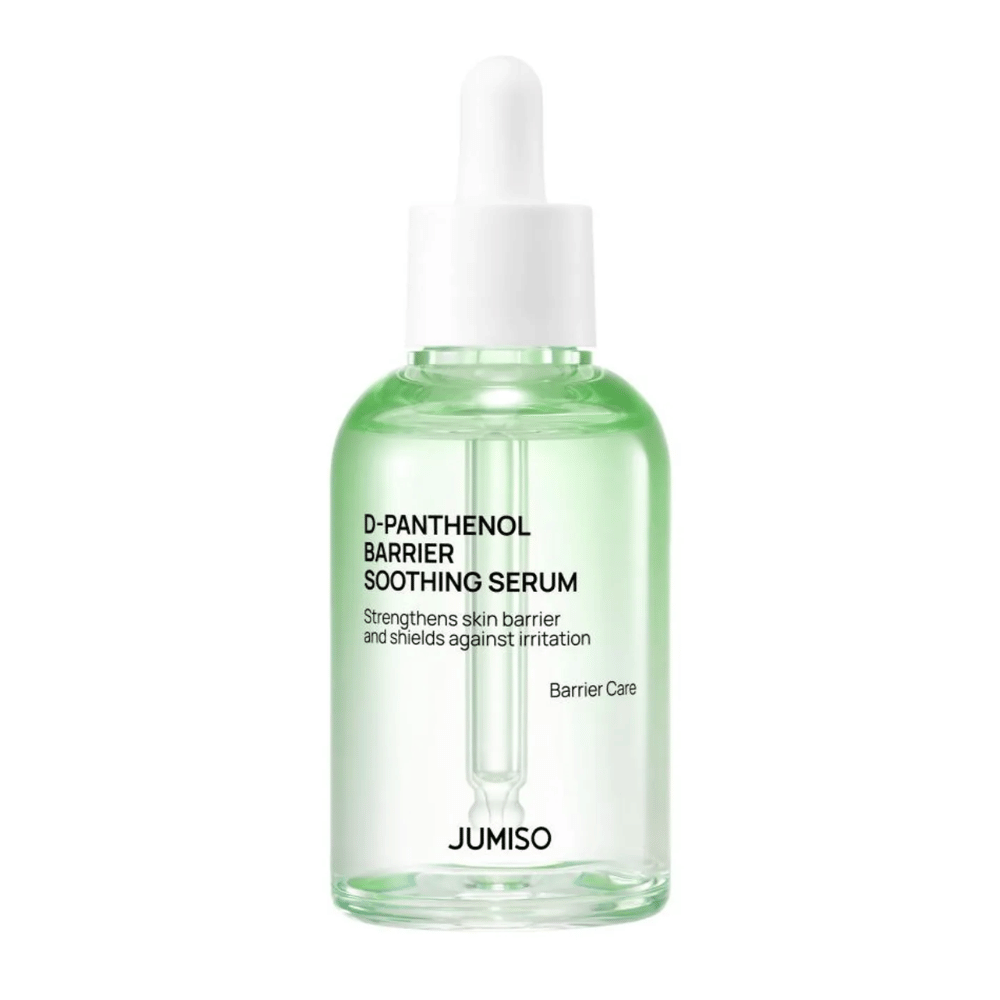 Studiofoto von Jumiso D-Panthenol Barrier Soothing Serum in einer grünen Glasflasche mit Pipette, vor weißem Hintergrund.