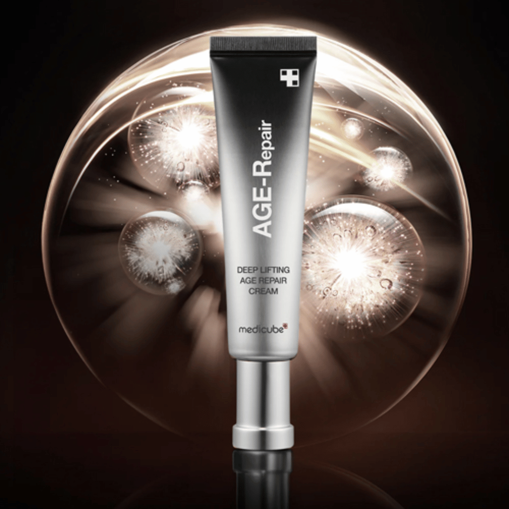 Medicube Deep Lifting Age Repair Cream in silberner Tube vor Hintergrund mit Lichteffekten, symbolisiert Anti-Aging und Hauterneuerung.