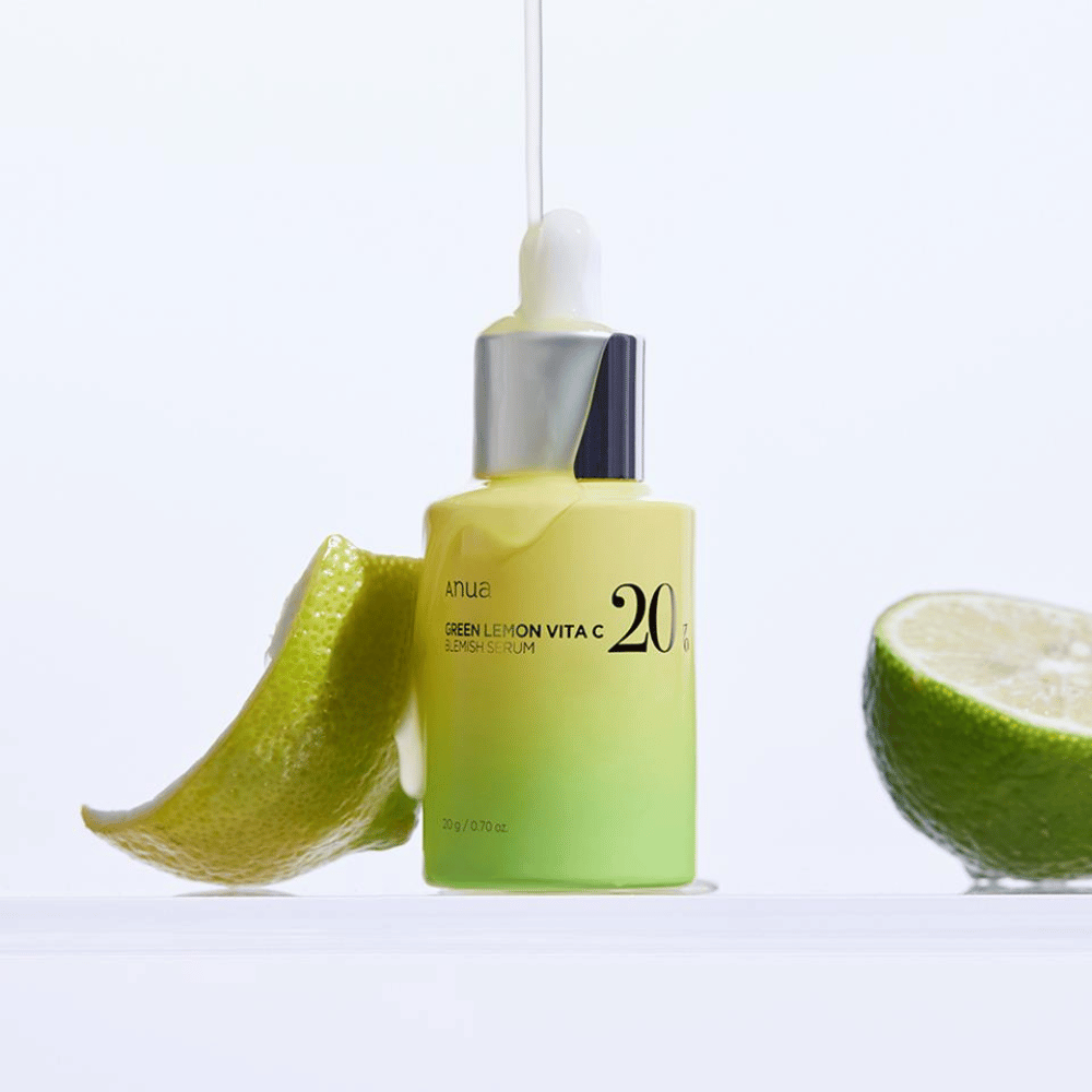 ANUA Green Lemon Vita C Blemish Serum, präsentiert mit einer grünen Zitronenscheibe, enthält 20g Serum.