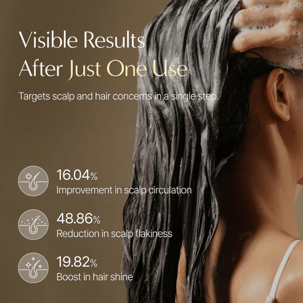 LILYEVE Grow:Turn Exosome 3D Volume Brush Shampoo die mit dem Bürstenapplikator in die Kopfhaut einmassiert wird