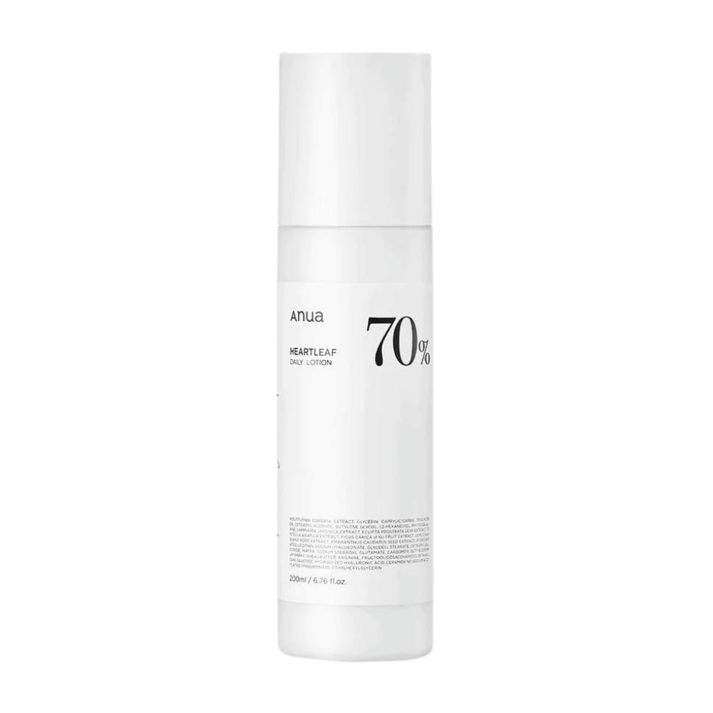 Eine weiße Flasche mit einem weißen Deckel mit Heartleaf 70% Daily Lotion auf weißem Hintergrund, von Anua.