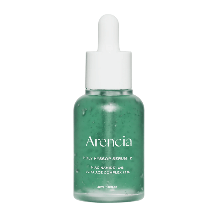 Arencia Holy Hyssop Serum 12 in einer grünen Glasflasche mit Pipette, Gesichtsserum mit 10 % Niacinamid und 12 % Vitamin-ACE-Komplex.