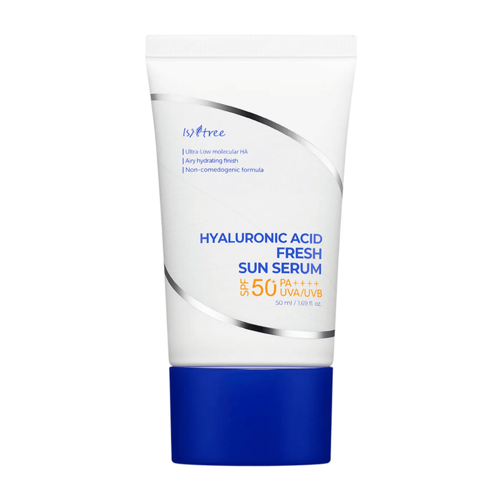 Isntree Hyaluronic Acid Fresh Sun Serum mit SPF50+ PA++++ ist ein Sonnenschutz, der effektiven Schutz mit intensiver Feuchtigkeit dank niedermolekularer Hyaluronsäure kombiniert. Leichte, nicht komedogene Formel, die schnell einzieht und für empfindliche Haut geeignet ist.