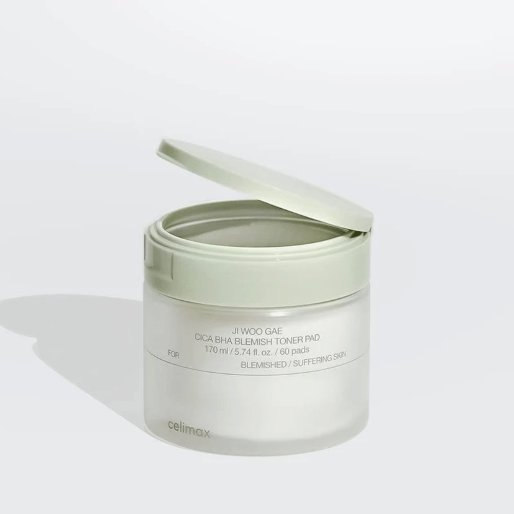 Offenes Glas von Celimax Ji Woo Gae Cica BHA Blemish Toner Pad. Milde reinigende Toner-Pads, die die Haut beruhigen und ausgleichen.