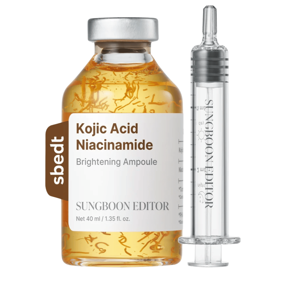 7. SUNGBOON EDITOR Kojic Acid Niacinamide Brightening Ampoule 40 ml – goldene Serumflasche mit sichtbaren aktiven Fäden und transparentem Applikator vor weißem Hintergrund