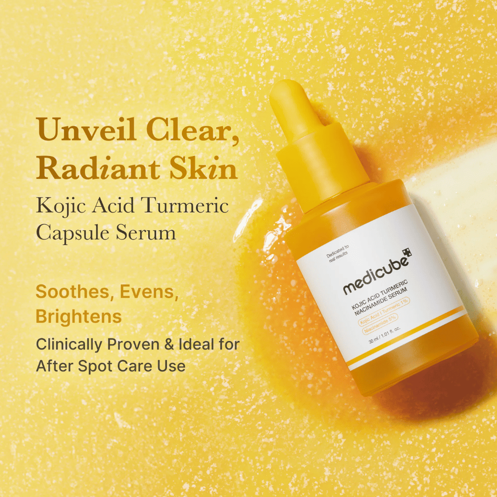 Kampagnenbild von Medicube Kojic Acid Turmeric Niacinamide Serum mit einer kräftigen gelben Farbpalette, die Glow, Strahlkraft und hautverbessernde Eigenschaften hervorhebt. Der Fokus liegt darauf, die Haut zu beruhigen, den Hautton auszugleichen und nach der Post-Akne-Pflege ein klareres Erscheinungsbild zu verleihen.