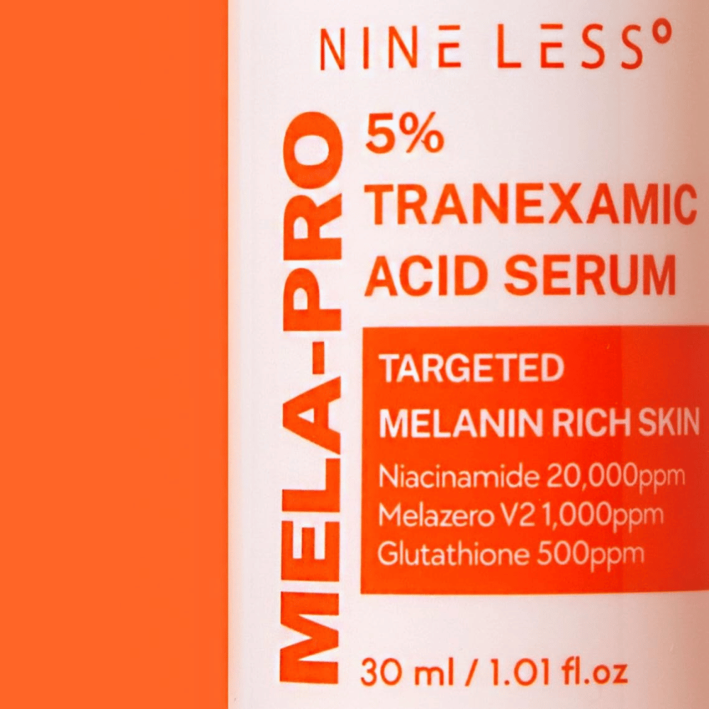 Nahaufnahme von NINE LESS MELA-PRO 5% Tranexamic Acid Serum mit 5% Tranexamsäure, Niacinamid und Glutathion.