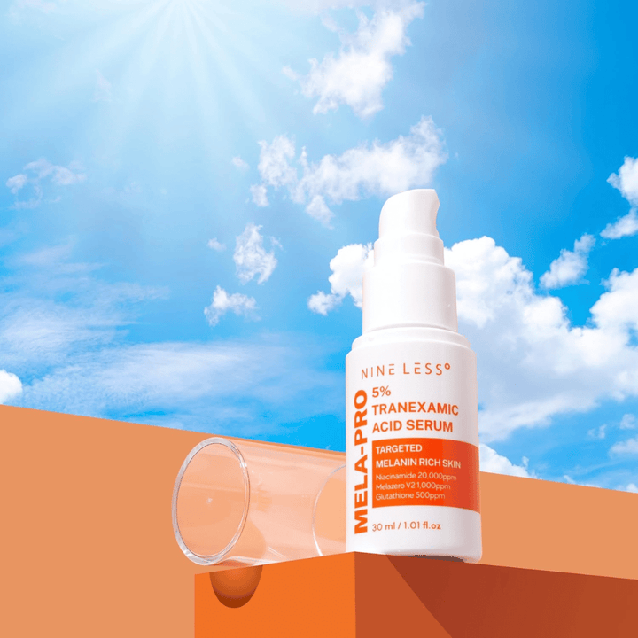 NINE LESS MELA-PRO 5% Tranexamic Acid Serum 30 ml, feuchtigkeitsspendendes Serum, das Hyperpigmentierung reduziert und einen gleichmäßigeren Hautton verleiht.