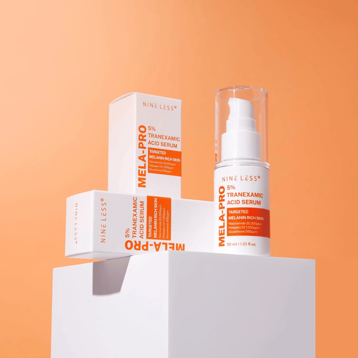 NINE LESS MELA-PRO 5% Tranexamic Acid Serum 30 ml mit Verpackung, strahlendes Serum gegen Pigmentflecken und ungleichmäßigen Hautton.
