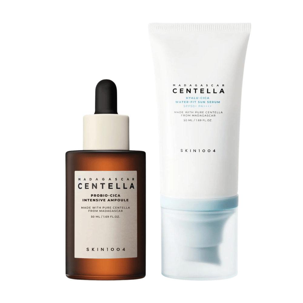Zwei Hautpflegeprodukte von SKIN1004 werden gezeigt: eine Ampulle und ein Sonnenschutzserum, beide enthalten Centella aus Madagaskar.