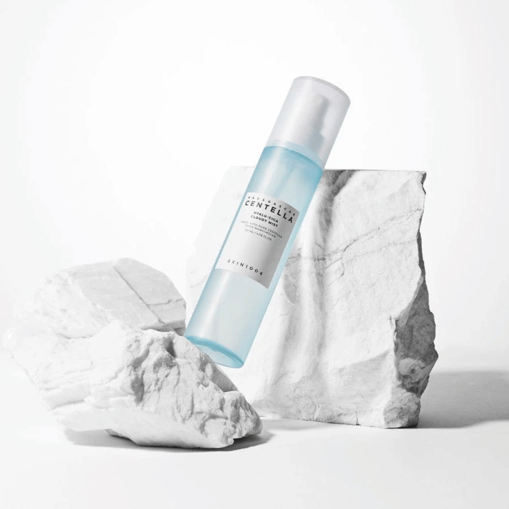SKIN1004 Madagascar Centella Hyalu-Cica Cloudy Mist – beruhigender und feuchtigkeitsspendender Face Mist für empfindliche Haut mit Centella aus Madagaskar