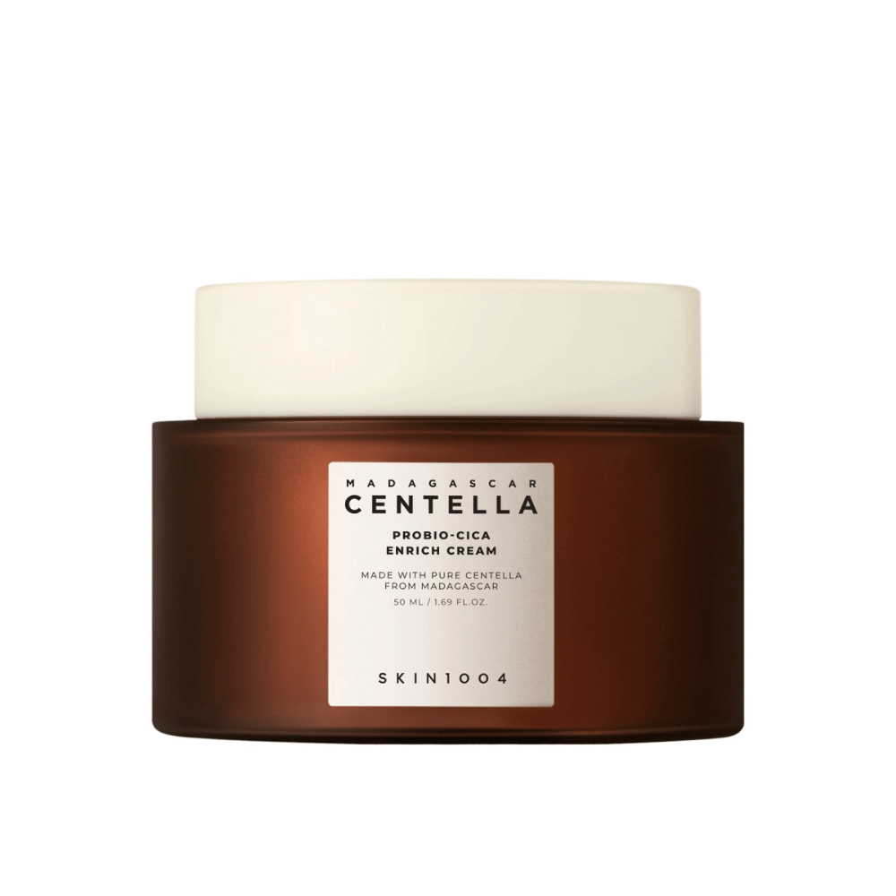 Eine braune Dose mit Madagascar Centella Probio-Cica Enrich Cream vor einem neutralen Hintergrund.
