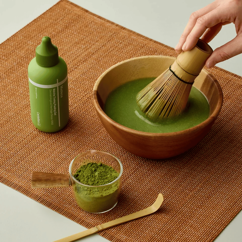 Centellian24 Madeca Matcha Toning Peeling Gel Zutatenbild – peeling gel inspiriert von Matcha, das hilft, die Haut zu reinigen, abgestorbene Hautzellen zu entfernen und den Hautglanz zu verbessern.