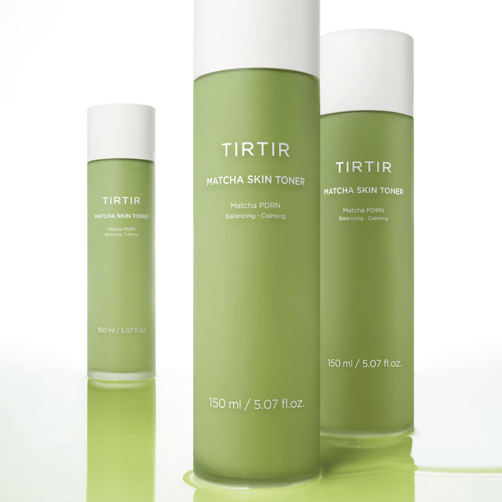 TIRTIR Matcha Skin Toner Gesichtswasser mit Matcha, das tiefenwirksam Feuchtigkeit spendet, die Hautbarriere stärkt und für einen ausgeglichenen Glow sorgt.