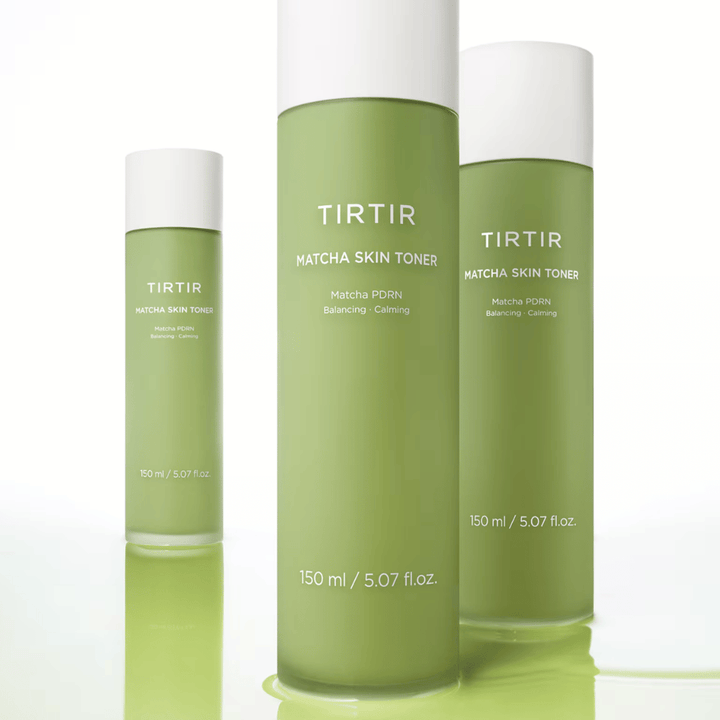 TIRTIR Matcha Skin Toner Gesichtswasser mit Matcha, das tiefenwirksam Feuchtigkeit spendet, die Hautbarriere stärkt und für einen ausgeglichenen Glow sorgt.