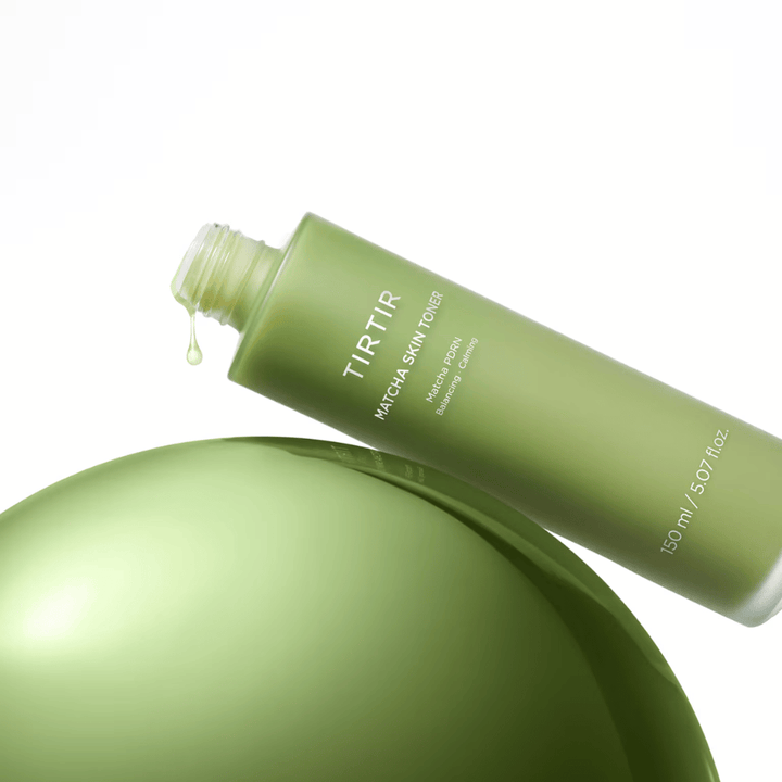 TIRTIR Matcha Skin Toner mit Matcha PDRN, das die Haut ausgleicht, Irritationen beruhigt und Feuchtigkeit spendet für einen frischen und ebenmäßigen Hautton.