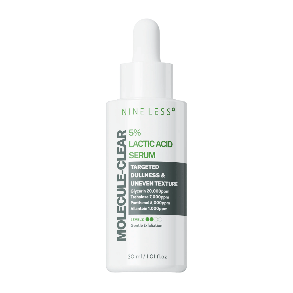 Nine Less Molecule-Clear 5% Lactic Acid Serum in einer weißen Flasche mit Pipette, entwickelt, um ungleichmäßige Hauttextur auszugleichen und sanft zu peelen. Größe 30 ml.