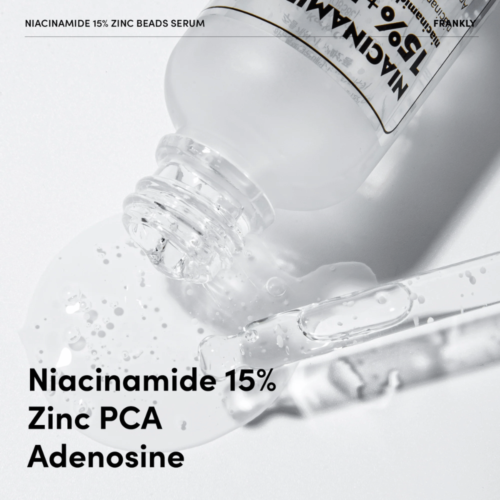 Nahaufnahme von FRANKLY Niacinamid 15% + Zinkperlen Serum beim Ausgießen. Text zeigt Inhaltsstoffe: Niacinamid 15 %, Zink PCA und Adenosin.