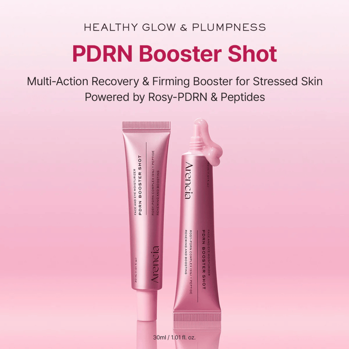 Produktbild von Arencia PDRN Booster Shot im rosa Tubendesign zusammen mit offenem Applikator. Der Fokus liegt auf Glow, prallerer Haut und regenerierender Hautpflege mit PDRN und Peptiden.