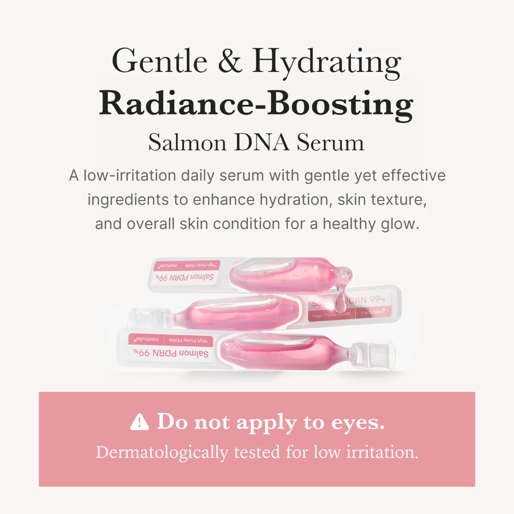 Medicube PDRN Pink One Day Serum im Ampullenformat. Das Bild beschreibt ein feuchtigkeitsspendendes Serum mit Lachs-DNA (PDRN), das dermatologisch auf geringe Reizung getestet wurde und für die tägliche Anwendung entwickelt ist.