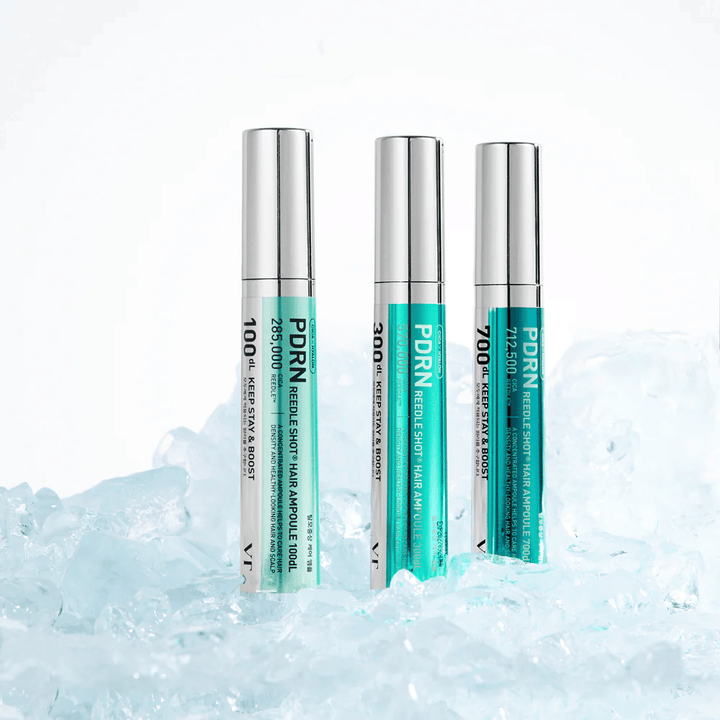 Mehrere Varianten der PDRN Reedle Shot Hair Ampoule auf Eis platziert, die eine erfrischende Wirkung und intensive Pflege für eine ausgewogene und gesunde Kopfhaut symbolisieren.