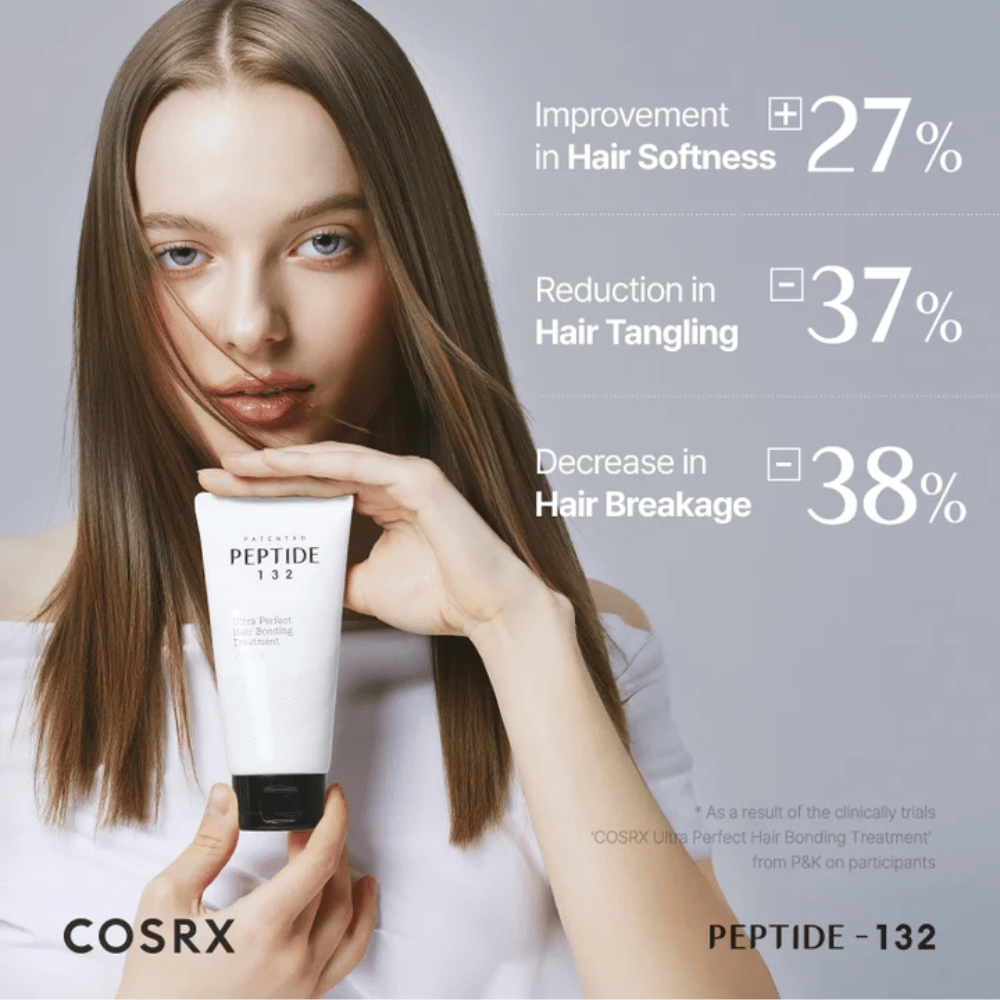 Frau hält COSRX Peptide 132 Treatment – zeigt klinische Ergebnisse mit reduziertem Haarbruch und erhöhter Weichheit.