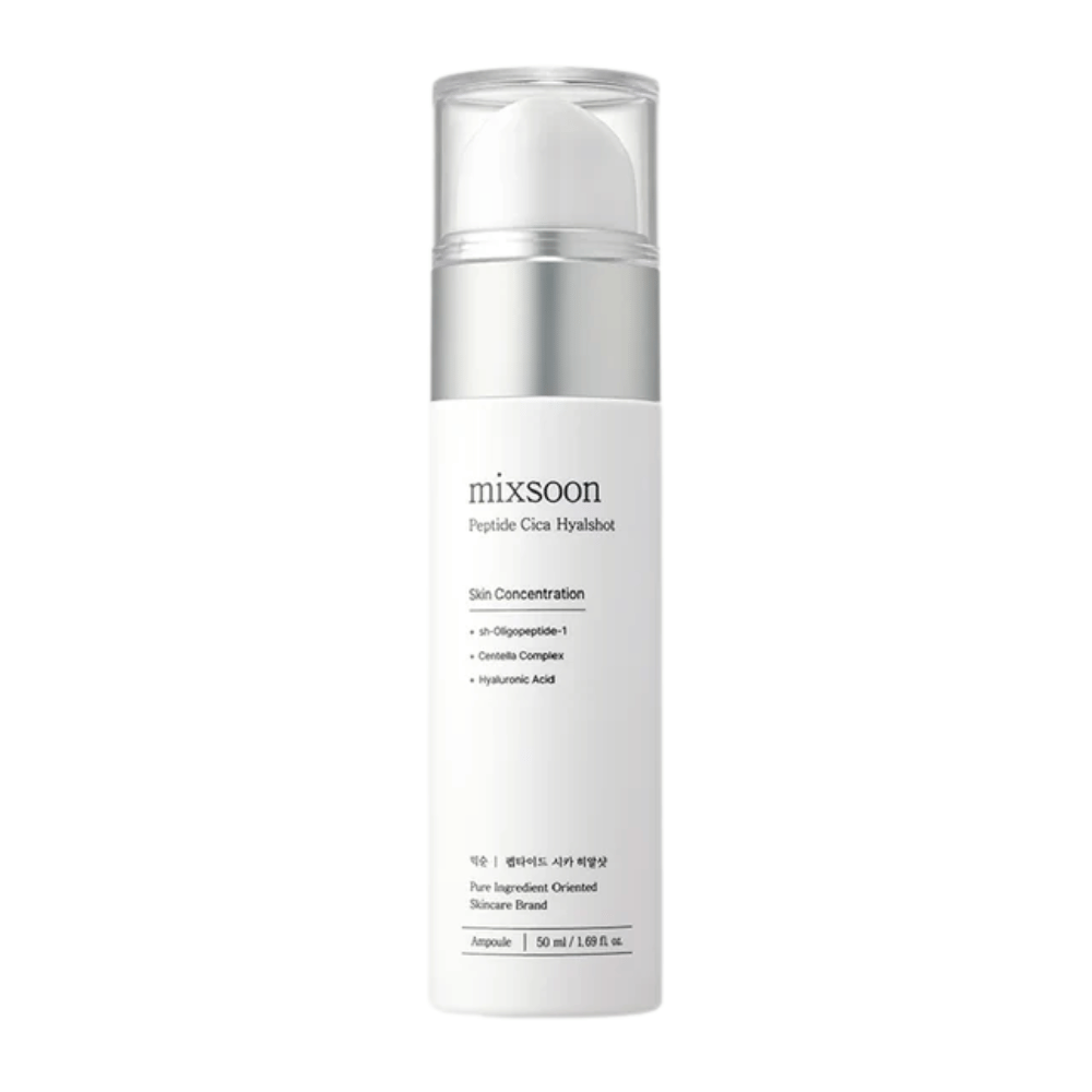 Mixsoon Peptide Cica Hyalshot – feuchtigkeitsspendendes Serum mit Centella und Hyaluronsäure in einer eleganten weißen Flasche mit Silberdetails. Geeignet für empfindliche Haut und hilft, die Hautbarriere zu stärken.