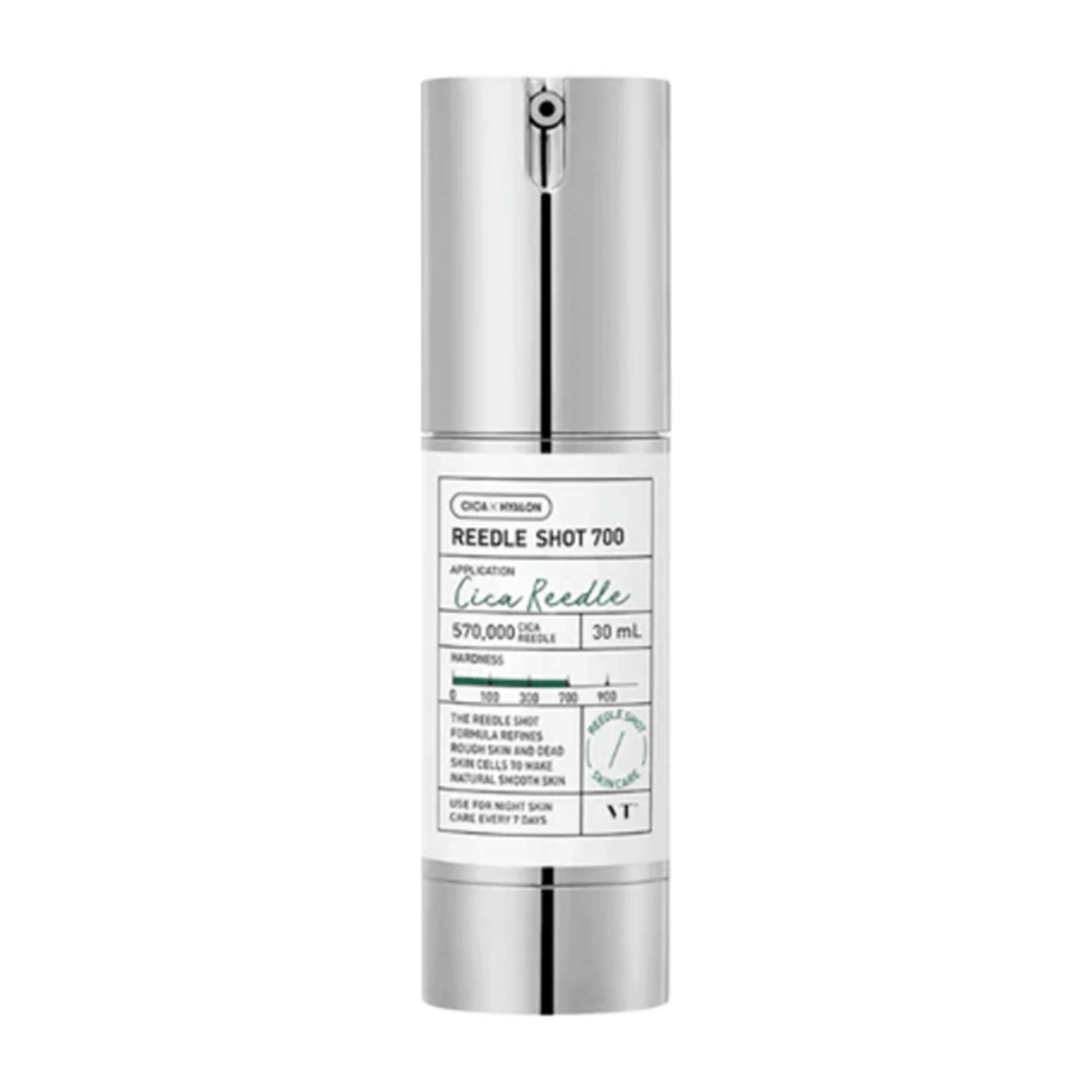 Reedle Shot 700 ist ein Hautpflegeserum in einer stilvollen silber- und weißen Flasche. Enthält 570.000 Cica Reedle, entwickelt, um die Haut zu befeuchten und zu verfeinern. Perfekt für die Nachtanwendung, es ist ein wichtiger Bestandteil Ihrer täglichen Hautpflegeroutine.