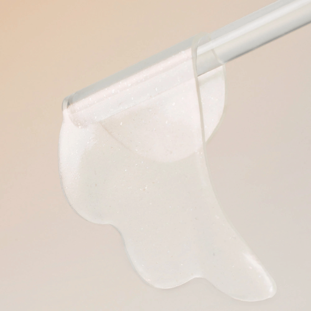 Nahaufnahme von Beauty of Joseon Under Eye Patch mit Gelkonsistenz, die intensive Feuchtigkeit und Pflege für die Haut unter den Augen bietet.