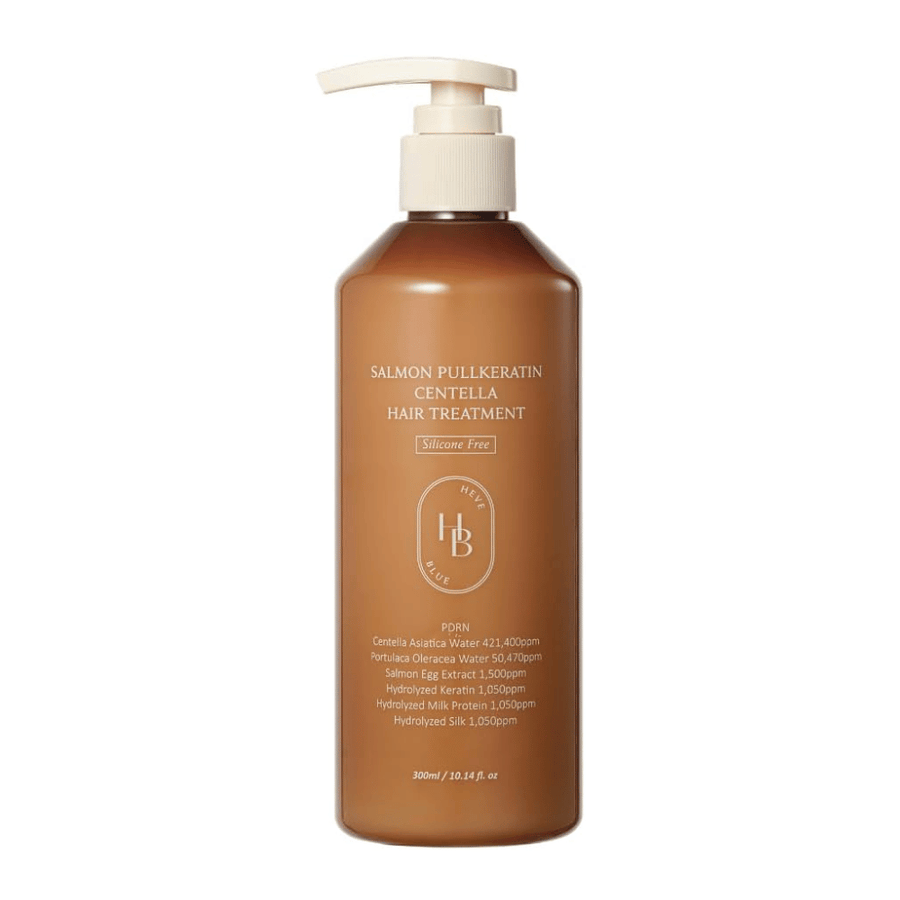 Heveblue Salmon Pullkeratin Centella Hair Treatment in brauner Pumpflasche vor hellem Hintergrund. Haarbehandlung mit Centella, Lachsextrakt, Keratin, Seidenprotein und Milchprotein zur Pflege und Feuchtigkeitsversorgung des Haares.