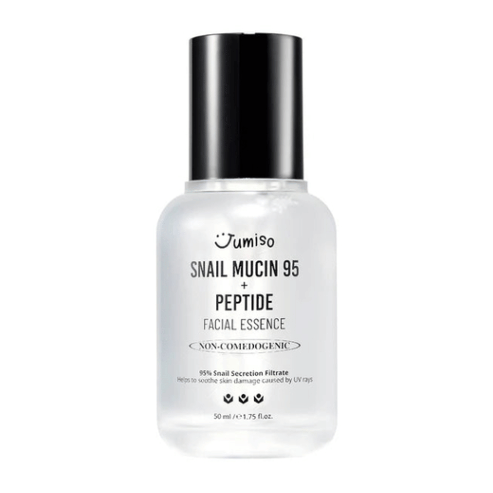 Jumiso Snail Mucin 95 + Peptide Facial Essence in einer durchsichtigen Flasche mit schwarzem Deckel. Beruhigende, feuchtigkeitsspendende und nicht komedogene Essenz mit 95 % Schneckensekret.