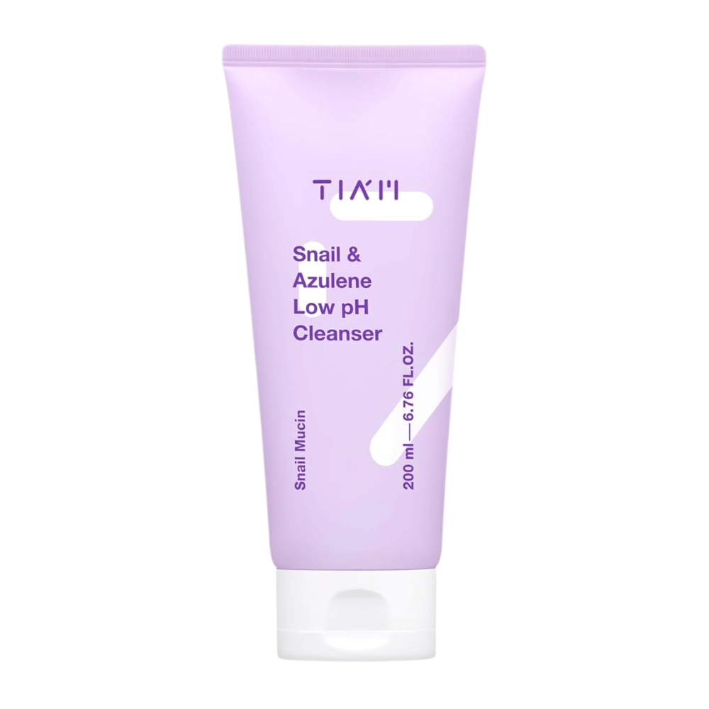 TIA'M Snail & Azulene Low pH Cleanser in lila Tube auf weißem Hintergrund, 200 ml, eine milde Gesichtsreinigung mit Schneckensekret und Azulene für empfindliche Haut.