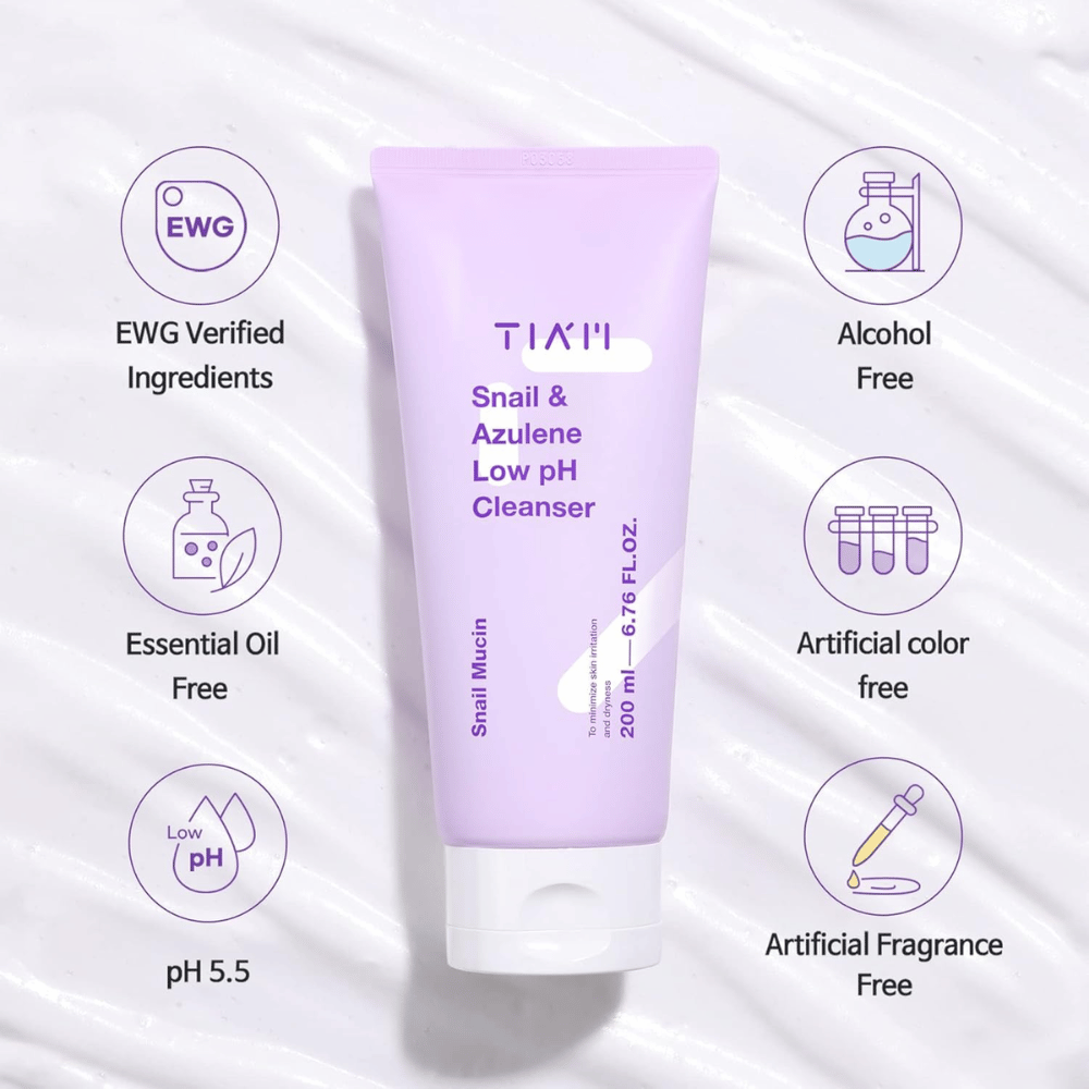 TIA'M Snail & Azulene Low pH Cleanser wird mit Symbolen für EWG-verifizierte Inhaltsstoffe, niedrigem pH-Wert sowie der Tatsache, dass das Produkt frei von Alkohol, Parfüm, Farbstoffen und ätherischen Ölen ist, angezeigt.